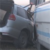 В Саяногорске иномарка врезалась в автобус, водитель погиб
