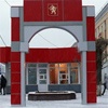На автобусной остановке «ДК имени 1 мая» в Красноярске установили копию триумфальной арки