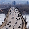 К началу августа в Красноярске полностью обновят асфальт на Коммунальном мосту
