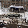 В Красноярске маршрутка заехала в школьный двор, есть пострадавшие (видео)