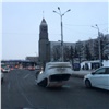 Перевернувшаяся в центре Красноярска иномарка спровоцировала серьезные пробки