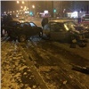Ночью на правобережье Красноярска пьяный протаранил припаркованное авто (видео)