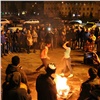 В центре Красноярска устроили танцы с огнем (видео)