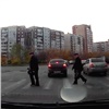 Красноярцев возмутило поведение водителя на пешеходном переходе по Батурина (видео)