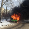 В красноярском Академгородке горит автобус (видео)