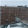 В Дудинке с жилого дома сдуло крышу (видео)
