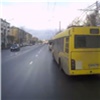 Очевидцы: В Красноярске из автобуса выпал пассажир (видео)