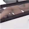 Девушка с задранной ногой за рулем автобуса удивила красноярцев (видео)