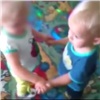В Красноярске родители пожаловались на «пнувшую» ребенка воспитателя детсада (видео)