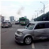 Поворачивающая иномарка опрокинула «Тойоту» на ул. Партизана Железняка (видео)