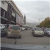 Красноярская автоледи поцарапала чужую «Хонду» на парковке и уехала (видео)