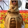 Красноярская школьница нарядила куклу в блины и выиграла