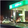 «Удар по ценам на бензин»: Автоледи протаранила табло автозаправки