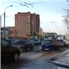 Из-за коммунальной аварии у новой развязки по ул. Калинина образовался провал (видео)