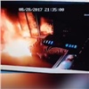 Молодой человек загорелся в продуктовом магазине (видео)