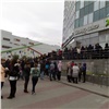 В Новосибирске экстренно эвакуируют посетителей ТЦ и учеников школ