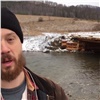 «Веселый молочник» за свой счет построил мост через реку (видео)