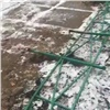 Красноярцы разбили машину подрядчика в отместку за вырванные во дворе заборчики (видео)