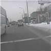 Автобус с неисправным рулем вез 50 пассажиров в Бишкек (видео)