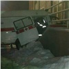 В Хакасии машина скорой помощи врезалась в здание суда