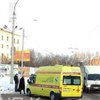 В Красноярске автомобиль не пропустил реанимацию и лишился зеркал