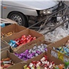 Водитель ВАЗа сбил красноярку возле уличного базара и едва не раздавил коробки с конфетами