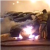 В Белых Росах сожгли дорогую иномарку (видео)