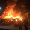 «Жесть, как жарко»: в Канске сгорел магазин стройматериалов (видео)