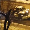 «Зажал малютку»: в Красноярске подрались водители Toyota Vitz и BMW (видео)
