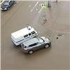 В центре Красноярска из-за неработающего светофора автоледи протаранила машину ОМОНа (видео)