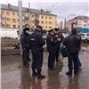 Девять человек оказались в полиции после скандала при сносе ларьков в Красноярске
