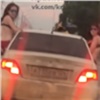 Полуголые девушки катались по Красноярску, высунувшись из окон машины (видео)