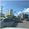 В Красноярске возле БСМП фура задела провода и «уронила» фонарный столб