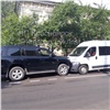 Водитель внедорожника во время сердечного приступа протаранил микроавтобус в центре Красноярска