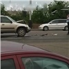 На Коммунальном мосту невнимательный водитель врезался в полицейский фургон (видео)