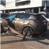 Возле Юридического института СФУ два автомобиля уронили дорожный знак