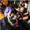 Туристка сломала ногу на вершине Ергак и ее эвакуировали на вертолете (видео)
