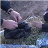 «Вёз на велосипеде тюк сена с марихуаной»: полицейские показали задержание хитрого наркомана (видео)