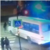 Появилось видео смертельного наезда на пешехода в центре Красноярска: женщина шла на красный