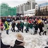 «Струги и арктическое стойбище перед филармонией»: Красноярск отметил День народного единства