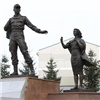 В Красноярске появился уникальный памятник призывнику и его матери