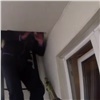 Красноярец пытался убежать от СОБРа по балконам многоэтажки. Его год искали за избиение человека (видео)