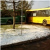 Столкнувшиеся крупногабаритные автобусы заблокировали выезд из Солнечного