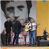 Красноярский губернатор подарил барду гитару