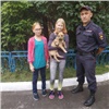 Красноярские полицейские нашли на улице привязанного к дереву щенка и сумели вернуть его хозяйке