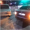 В Красноярске не удержавшийся на гололеде ВАЗ врезался в иномарку. Водитель испугался ответственности и сбежал (видео)