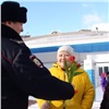 Полицейские подарили краснояркам 1001 тюльпан (видео)