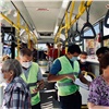 «Снимают их из-за жары»: красноярцы продолжают ездить в автобусах без масок
