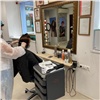 В Центральном районе Красноярска после запретов из-за Covid-19 возобновили работу меньше 50 % парикмахерских 