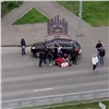 В Красноярске сбили девушку-пешехода и подростка на самокате (видео)